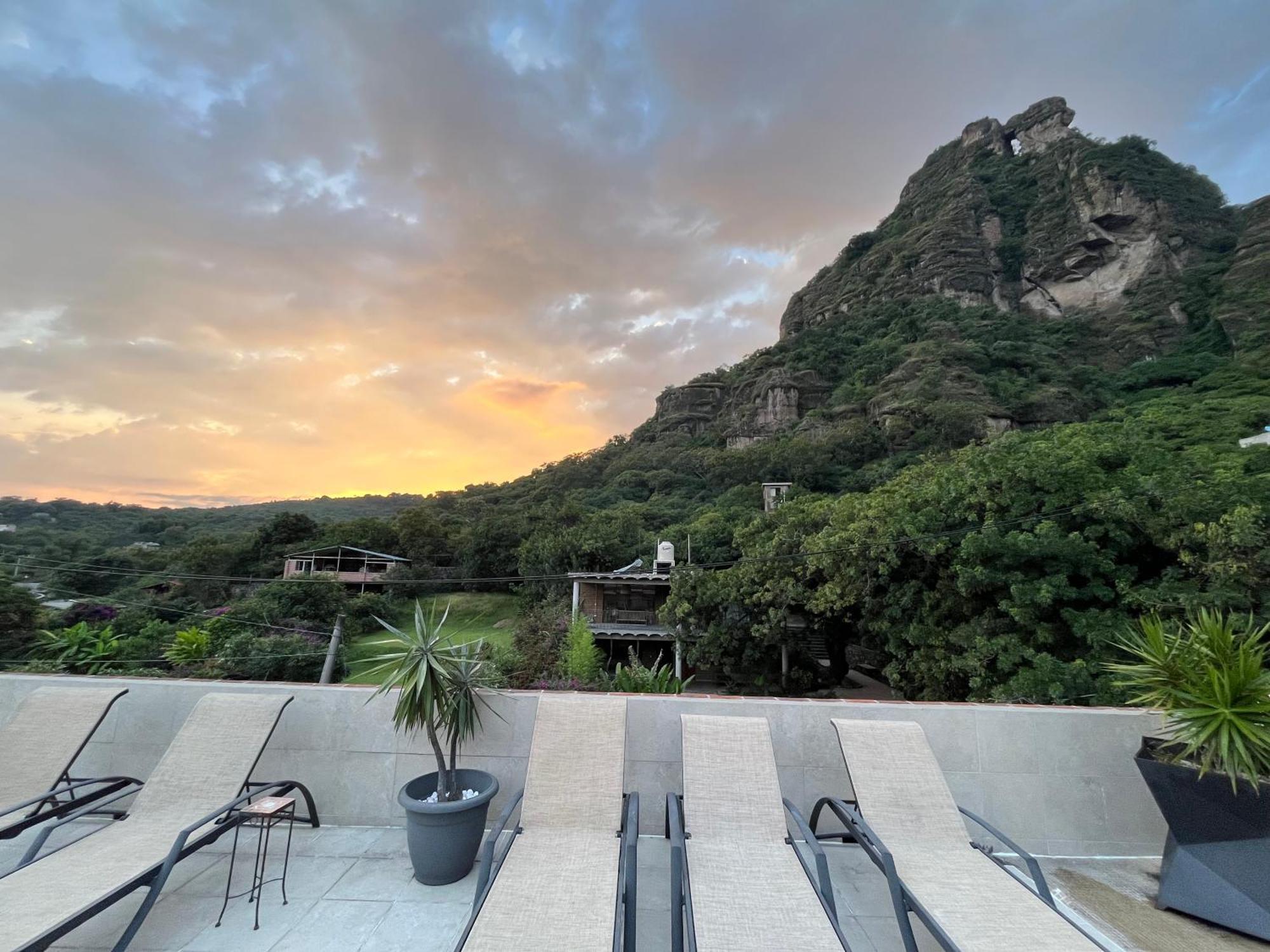 Hotel Hacienda Ventana Del Cielo เตโปซตลัน ภายนอก รูปภาพ