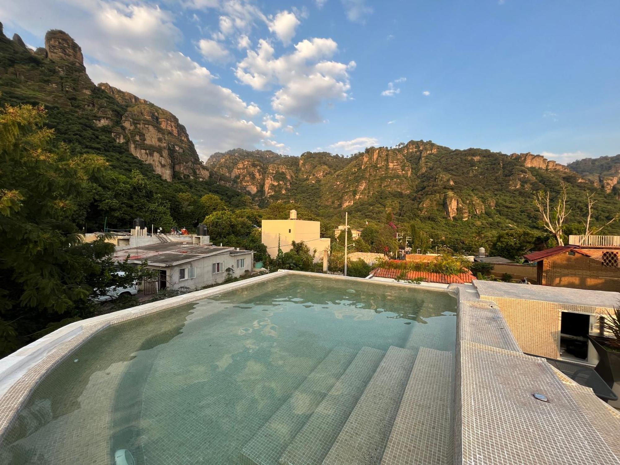 Hotel Hacienda Ventana Del Cielo เตโปซตลัน ภายนอก รูปภาพ