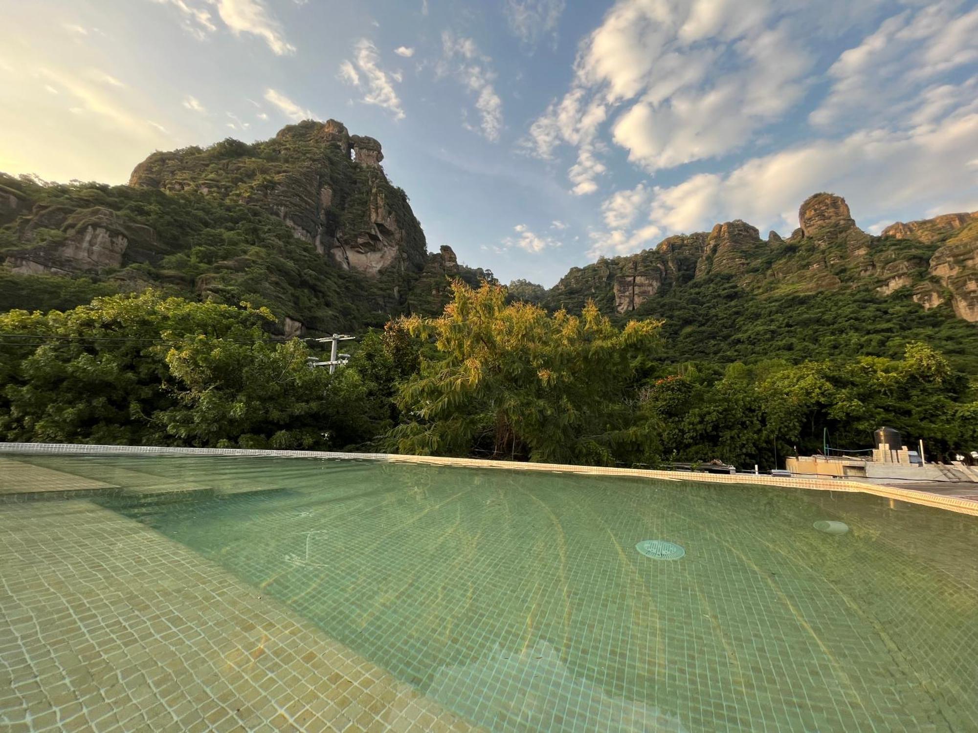 Hotel Hacienda Ventana Del Cielo เตโปซตลัน ภายนอก รูปภาพ