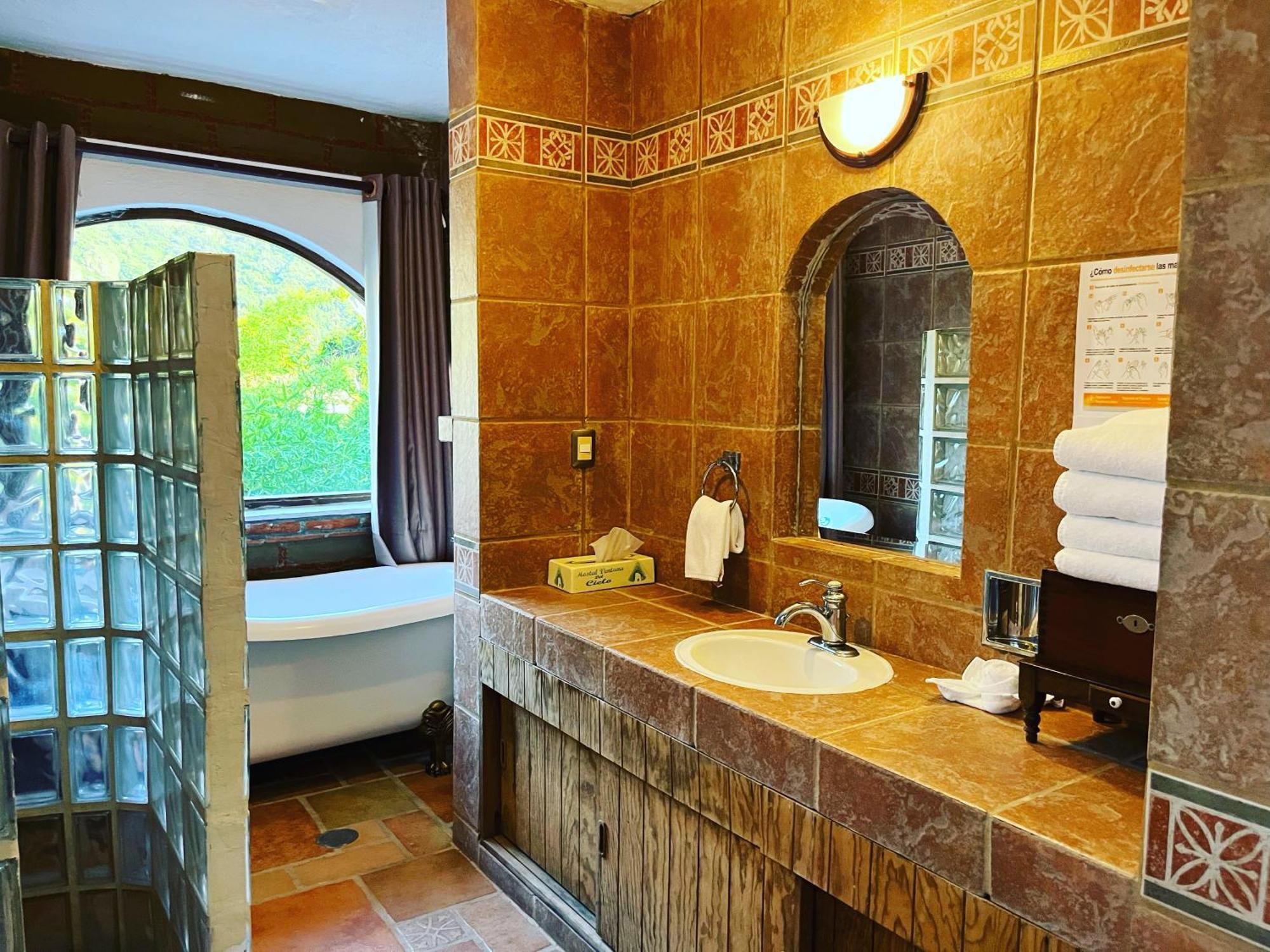 Hotel Hacienda Ventana Del Cielo เตโปซตลัน ภายนอก รูปภาพ